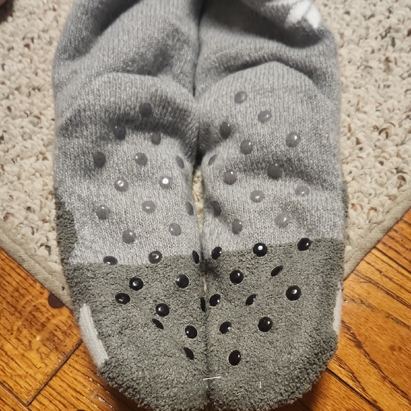 Fuzzy Babba Gray Walrus Slipper Socks- Christmas - Picture 2 of 2